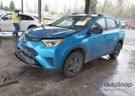 2018 Toyota Rav4 Le z USA, uszkodzony, nr VIN JTMBFREVXJD256995